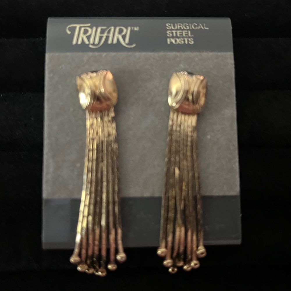 Rare Vintage Crown Trifari Gold Tone, Chain Link Liquid Dainty Dangle Earrings - Picture 2 of 3